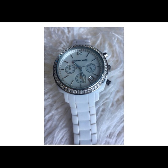 Michael Kors Chronograph Watch Pearl Date Display - Picture 2 of 8